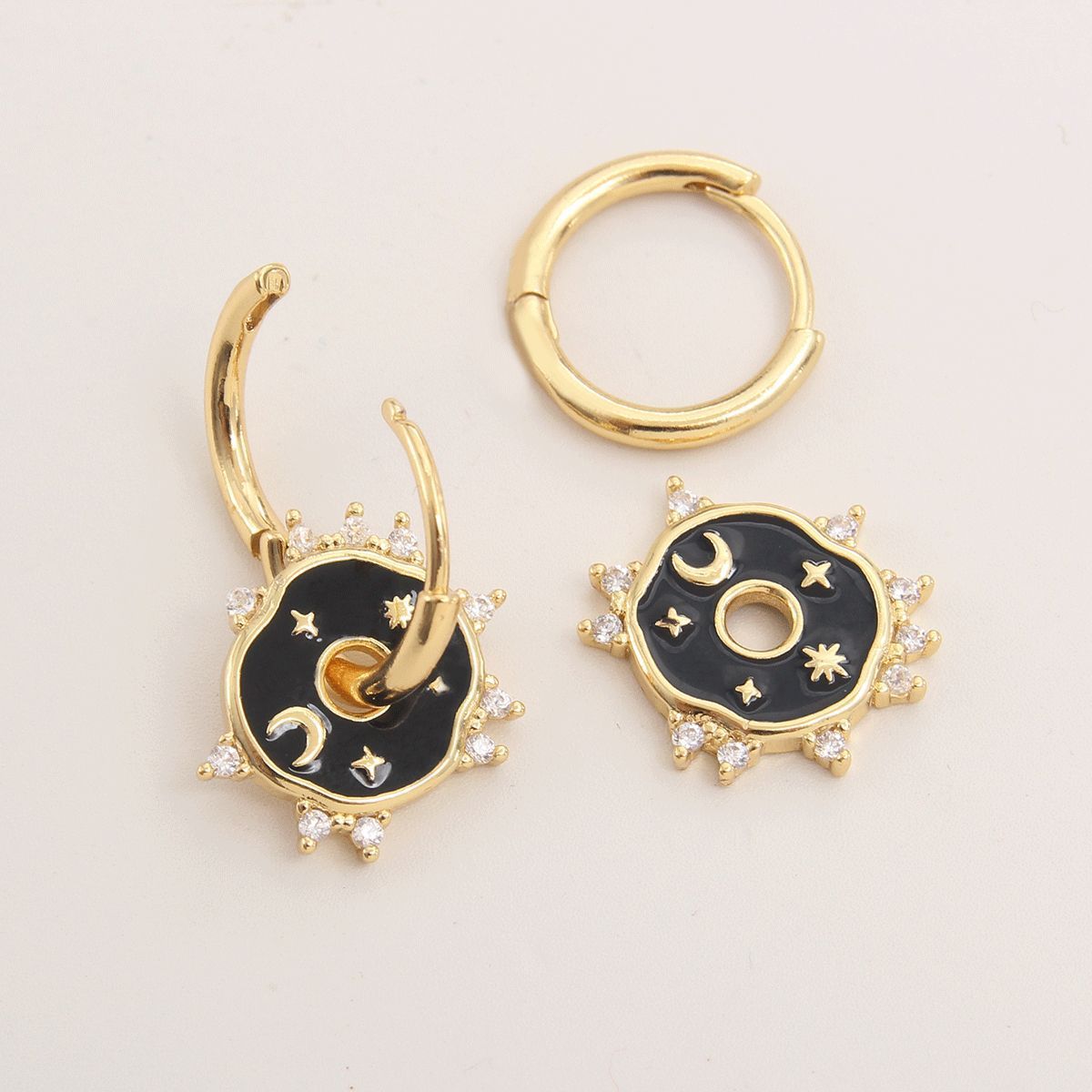 Moon Vintage Openable Earrings