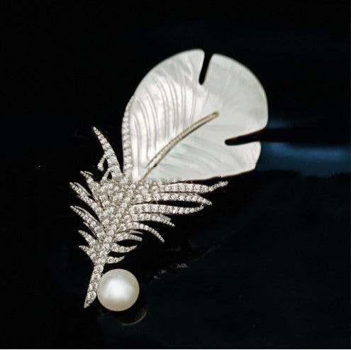 Luxury Seashell Natural Freshwater Pearl Brooch